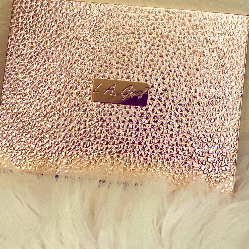 Born Exclusive eyeshadow pallet